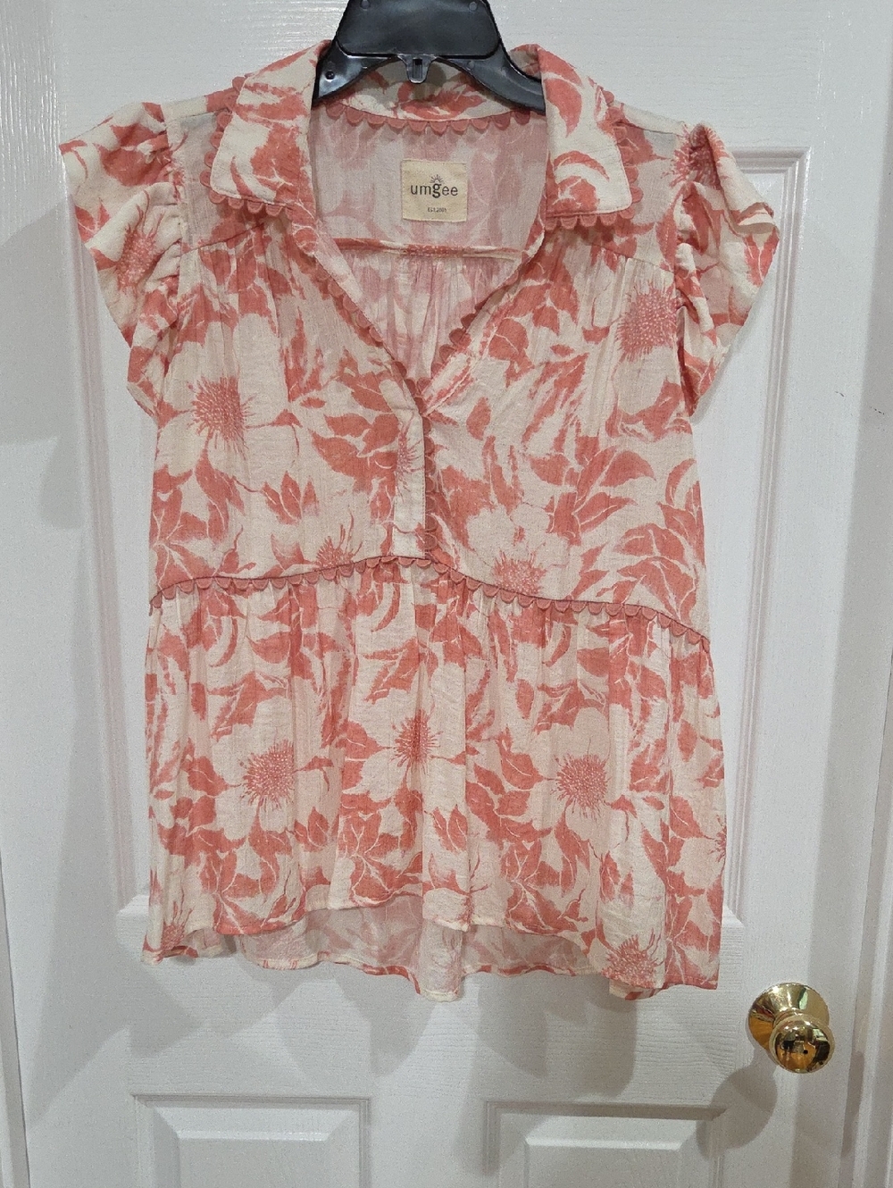 Umgee Coral and Cream Floral Peasant Blouse